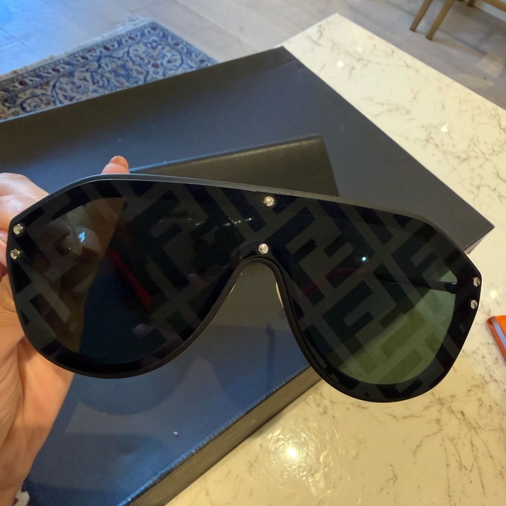 Fendi Black and Gray Men's Sunglasses